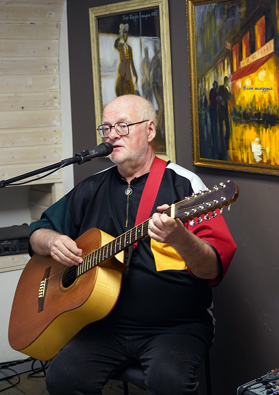 Олег Сакмаров